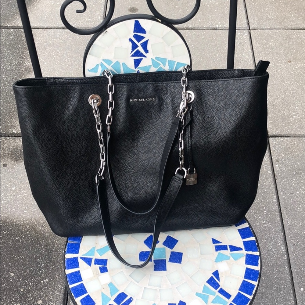 Michael Kors Black Jet Set Chain Handbag in Large